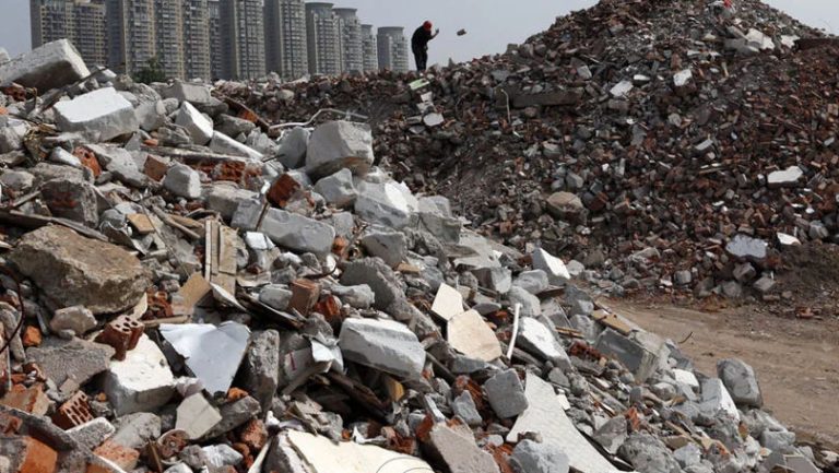Circa 550 de tone de deșeuri, colectate zilnic pentru a menține Capitala curată
