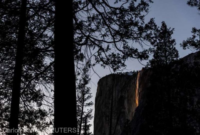 O spectaculoasă ‘cascadă de foc’ a încântat miercuri fotografii în Parcul Naţional Yosemite