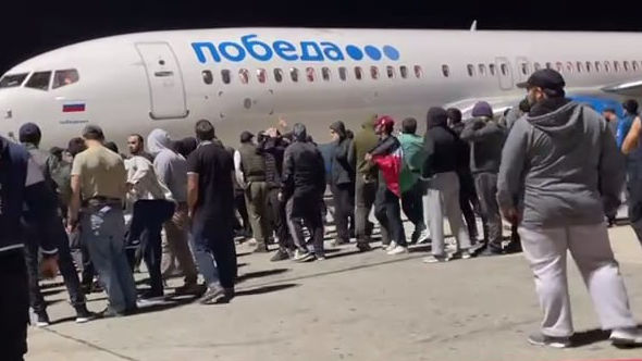Aeroportul din Daghestan, luat cu asalt de sute de musulmani furioși