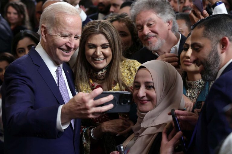 Biden pregăteşte prima lege anti-islamofobie din istoria SUA