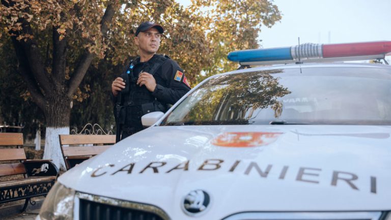 Carabinierii au prins un pungaş căutat de Poliţie