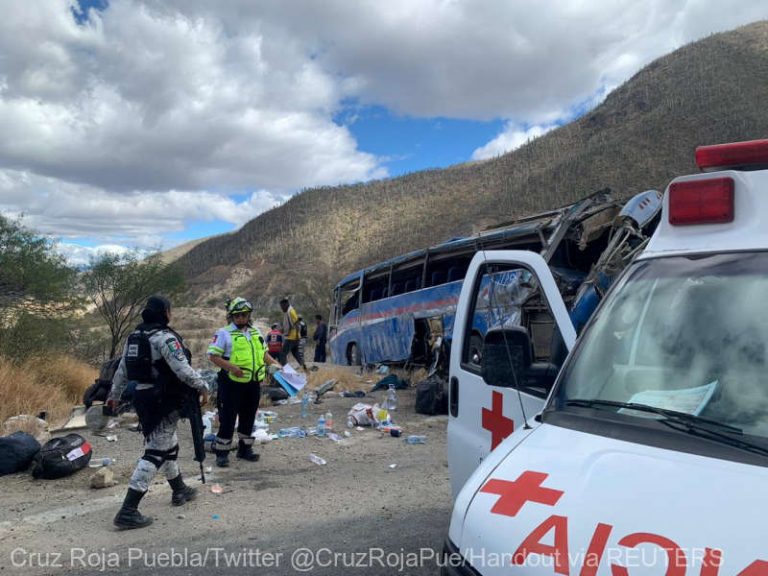 Accident HORROR în Mexic! Cel puţin 17 persoane şi-au pierdut viaţa