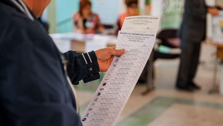 Liderii de opoziție critică „votul prin corespondență” cerut de președinta Sandu