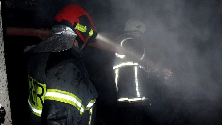 Incendiu devastator la Căușeni. Cinci echipaje au intervenit