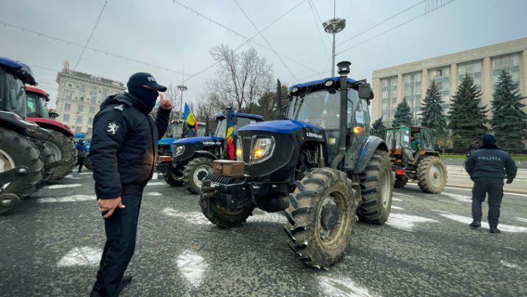 Fermierii revin la proteste în Capitală