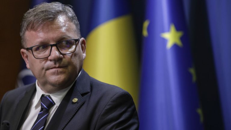 Un fost ministru român a fost prins cu o maşină furată la ieşirea din Moldova