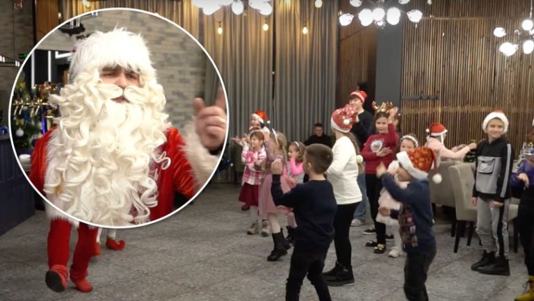 Moș Crăciun a venit la copiii refugiați din Ucraina – VIDEO