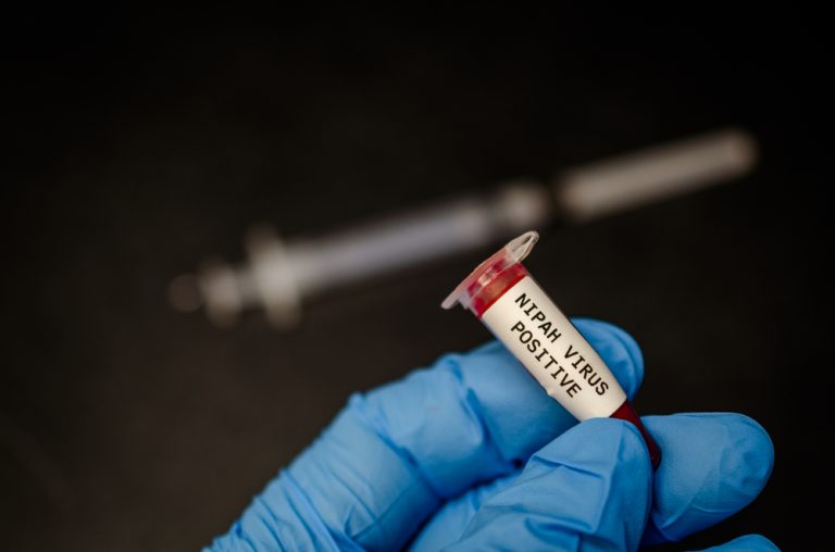 Universitatea Oxford începe testarea pe oameni a unui nou vaccin