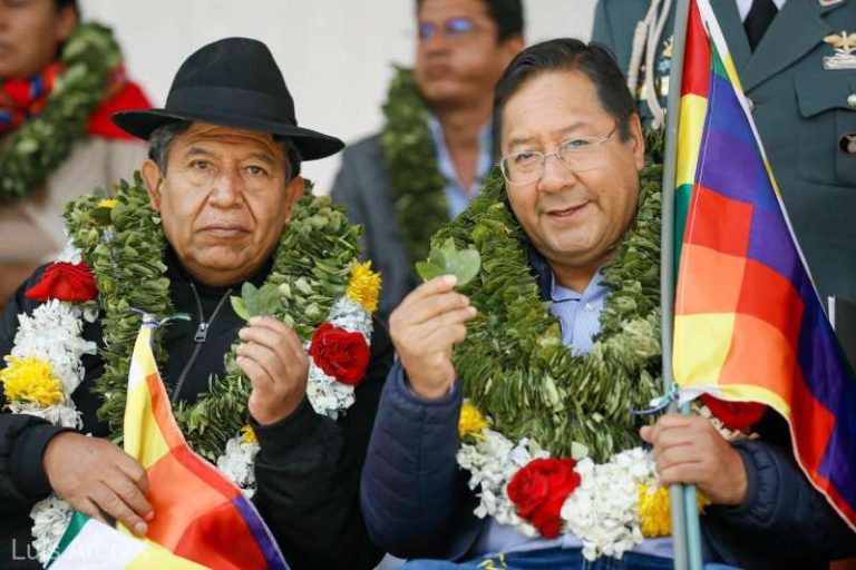 Bolivienii ies în stradă pentru a-şi apără dreptul de a mesteca frunze de COCA