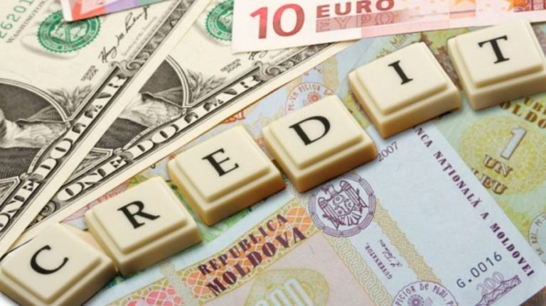 Scade rata de creditare a moldovenilor