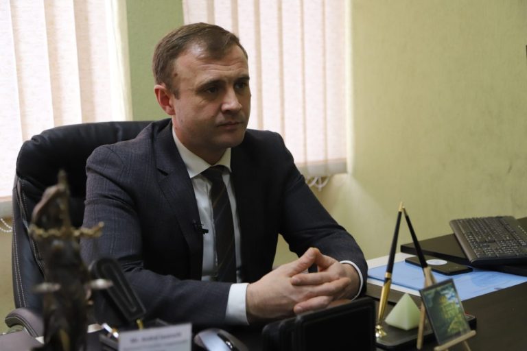 Andrei Iavorschi revine la șefia INP și îşi cere toate salariile pe perioada suspendării