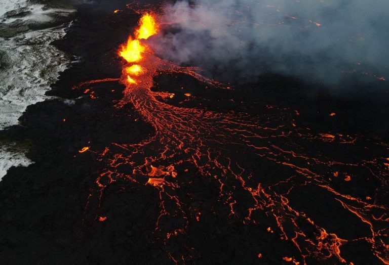 Un vulcan din Islanda a erupt din nou
