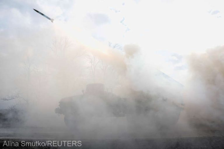 Ruşii lansează o ploaie de rachete în estul Ucrainei: Mariinka este noul “punct fierbinte”