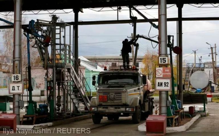 Rusia interzice exporturile de benzină