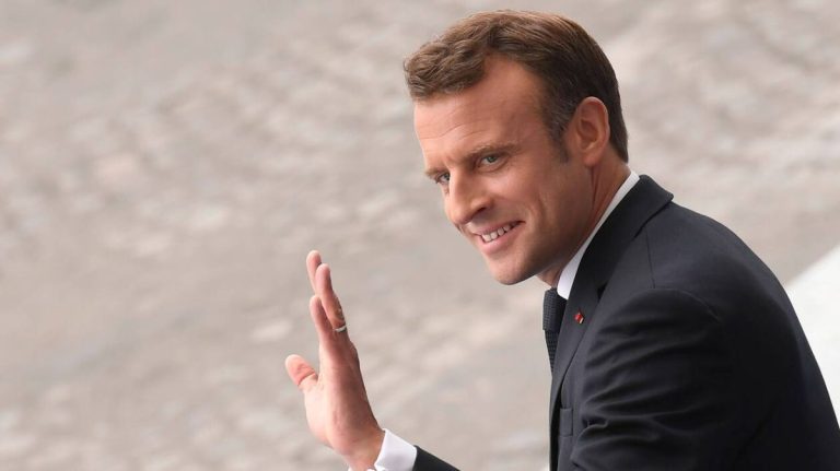 Macron a promis că se va scălda în Sena