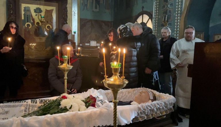 Aleksei Navalnîi a fost înmormântat într-un cimitir din Moscova – VIDEO