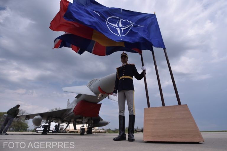 Un sat românesc se transformă în cea mai mare bază aeriană NATO din Europa