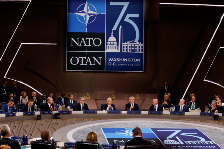 Declaraţia finală a summitului NATO menţionează importanţa strategică a regiunii Mării Negre şi sprijinul pentru Republica Moldova