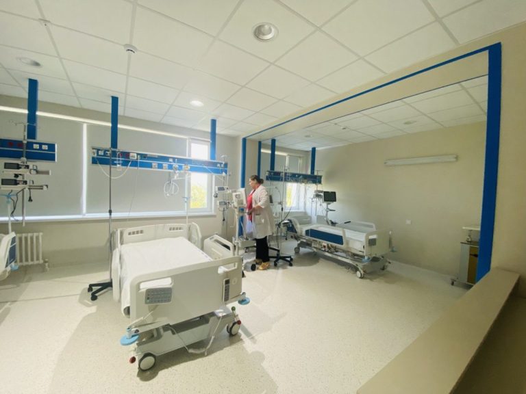 Mai multe spitale din țară și-au dotat secțiile de terapie intensivă cu paturi multifuncționale