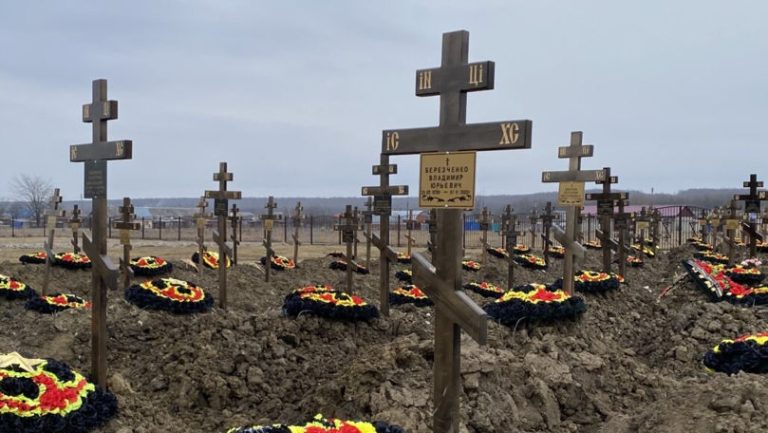 Doi puşcăriaşi moldoveni au ajuns ‘oale şi surcele’ într-un cimitir Wagner din Rusia