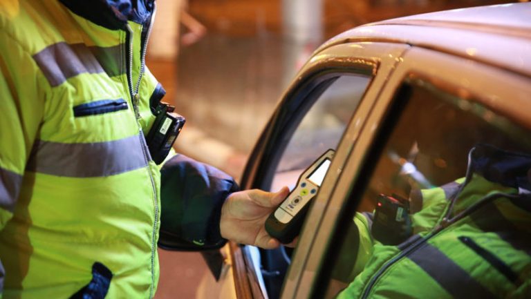 Un șofer s-a luat la harţă cu un polițist din cauza parcării