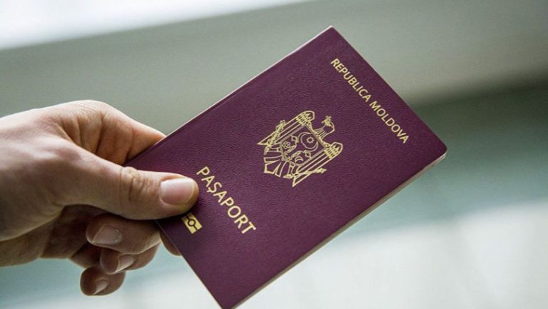 Încă doi ruși și-au obţinut pașapoarte moldovenești prin investiții