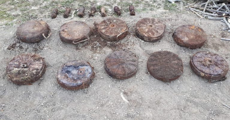ALERTĂ la graniţă! Trei mine antitanc au fost găsite la frontiera R. Moldova cu România