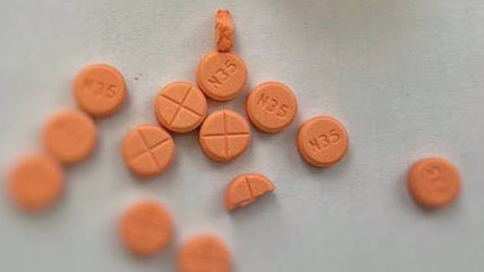 PRINS cu zeci de PASTILE de droguri la intrarea în ţară