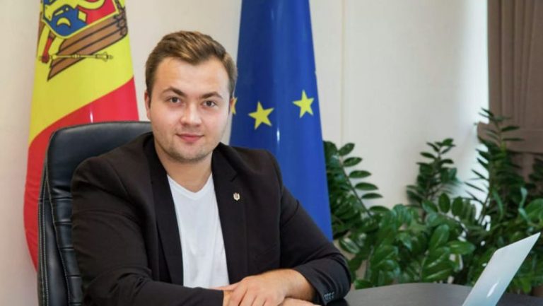 Adrian Băluțel PLEACĂ de la Guvern şi se angajează la Președinție