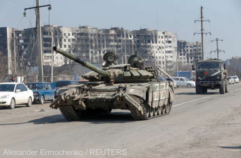 Rusia pregăteşte o ofensivă în estul Ucrainei şi continuă asediul Mariupolului