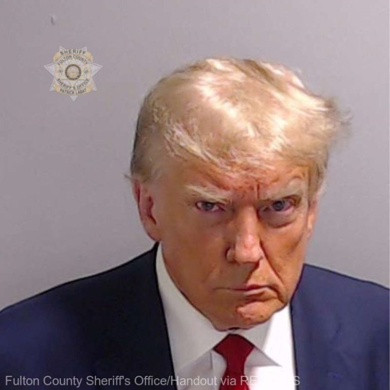 Bărbat acuzat de divulgarea declarațiilor fiscale ale lui Trump