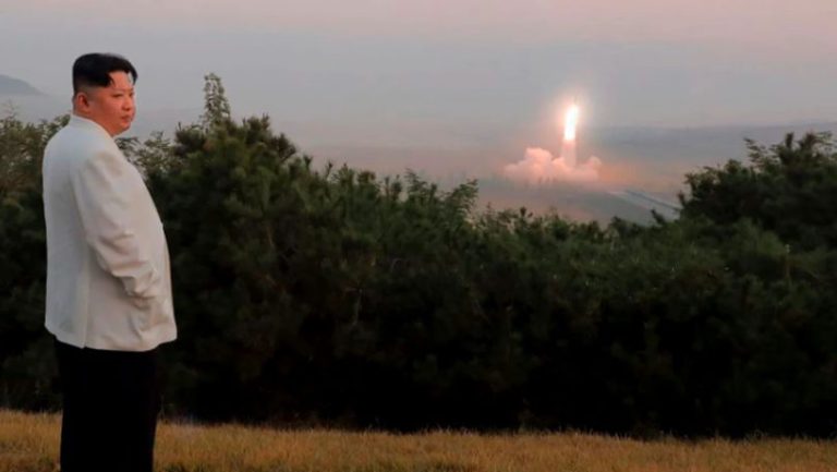 De ce vrea Kim Jong-un să trimită sateliţi pe orbita spaţială