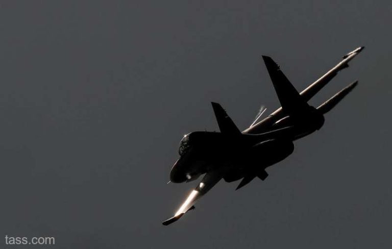 Rusia a ridicat de la sol un avion de vânătoare pentru a escorta 3 avioane militare britanice deasupra Mării Negre