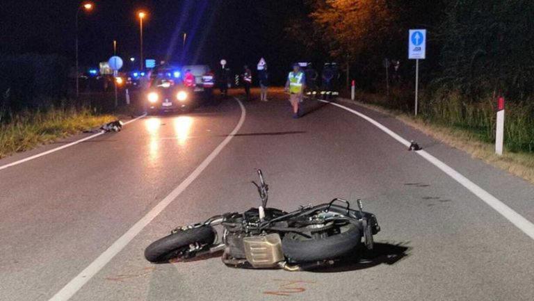 O moldoveancă a fost lovită în plin de o motocicletă! Fata a murit pe loc!