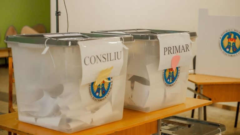 Alegătorii pot solicita biroului electoral votarea cu urna de vot mobilă
