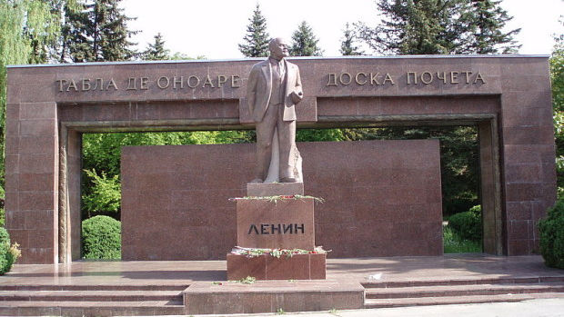 Două monumente ale lui Lenin au fost vandalizate
