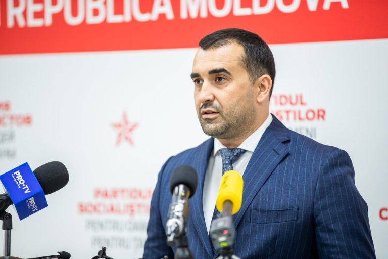 Adrian Albu spune că guvernul de la Chişinău ‘face afaceri’ cu românizarea R.Moldova