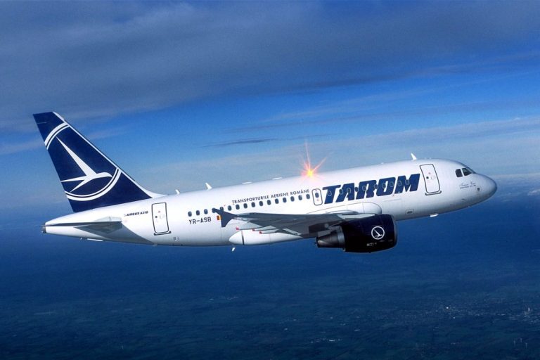Un avion Tarom a revenit în București după ce a fost lovit de fulger