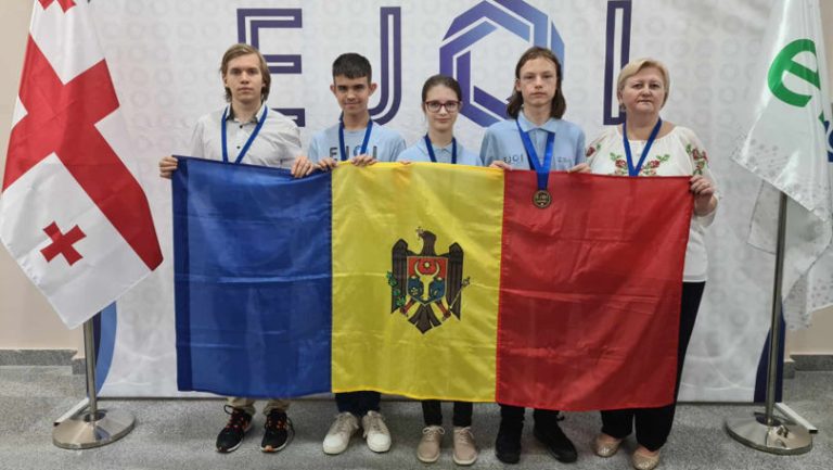 Elevii din Moldova au câştigat o medalie la Olimpiada Europeană de Informatică