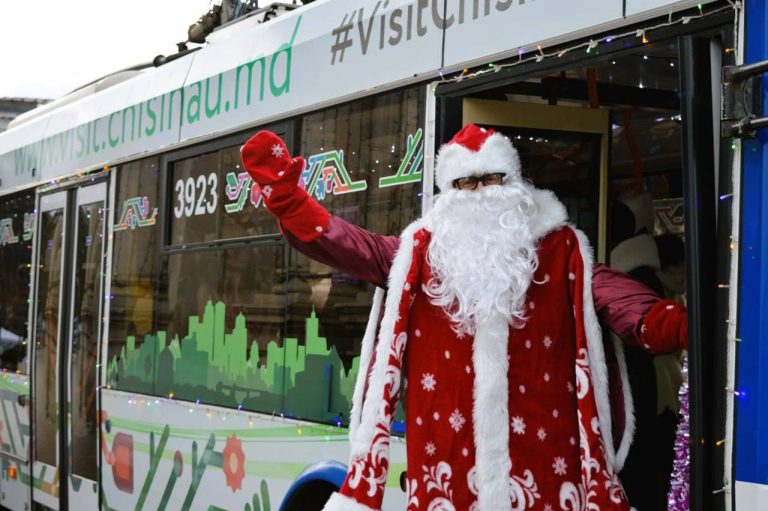 FOTO/ Află care este graficul Troleibuzului Turistic din Chișinău în perioada sărbătorilor de iarnă