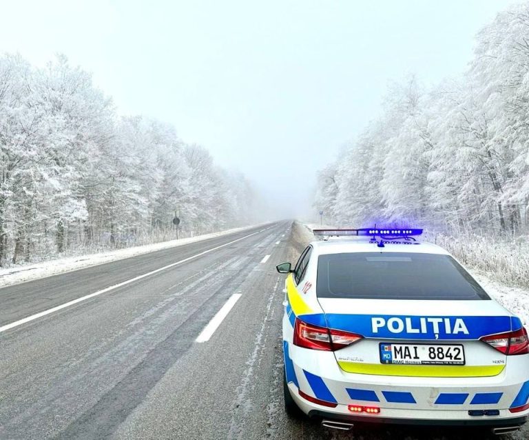 În ajun de Sfântul Vasile, în mai multe regiuni ale țării ninge. Poliția R. Moldova vine cu câteva recomandări