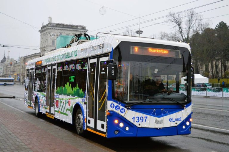 În acest weekend, în Chișinău, vor fi organizate ultimele 16 curse ale troleibuzului turistic