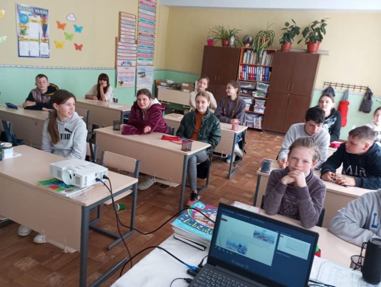 Inspectorii de mediu din Telenești au desfășurat o oră ecologică la Gimnaziul “Eleonora Romanescu” din localitatea Leușeni