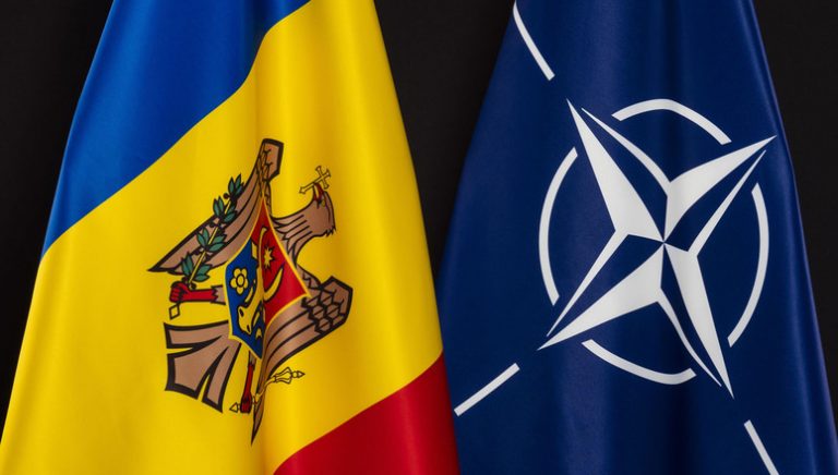 Nici guvernarea, nici opoziția nu-și asumă deschis mesaje pro-NATO