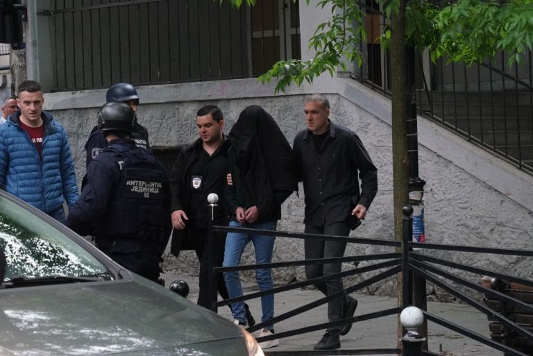 ATAC sângeros într-o şcoală din Belgrad! Un puşti de 13 ani a împuşcat mortal 9 oameni