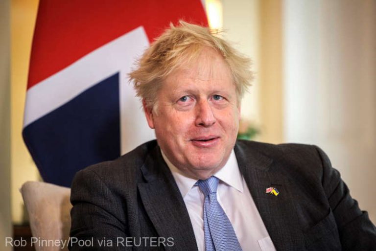 Boris Johnson insistă că va supravieţui politic scandalului ‘Partygate’, în timp ce creşte numărul parlamentarilor conservatori ce se delimitează de el