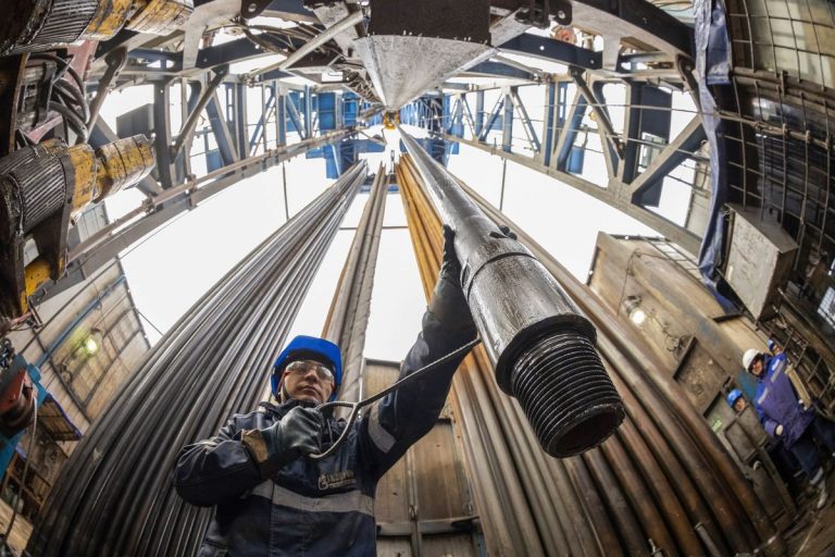 Rusia şi-a menţinut statutul de cel mai mare furnizor de petrol al Chinei, pentru a treia lună consecutiv