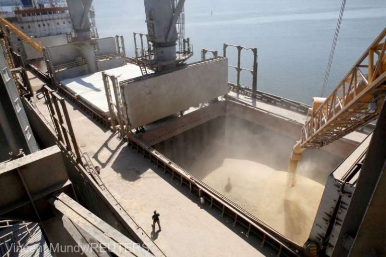Ruşii se gândesc să lase navele cu cereale SĂ PLECE din Odesa