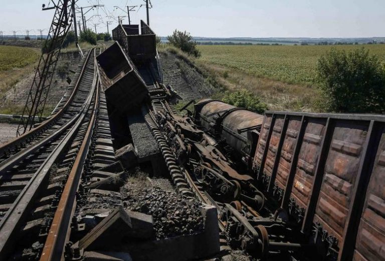Armata rusă are noi obiective în Ucraina: Distrugerea gărilor şi a podurilor feroviare!