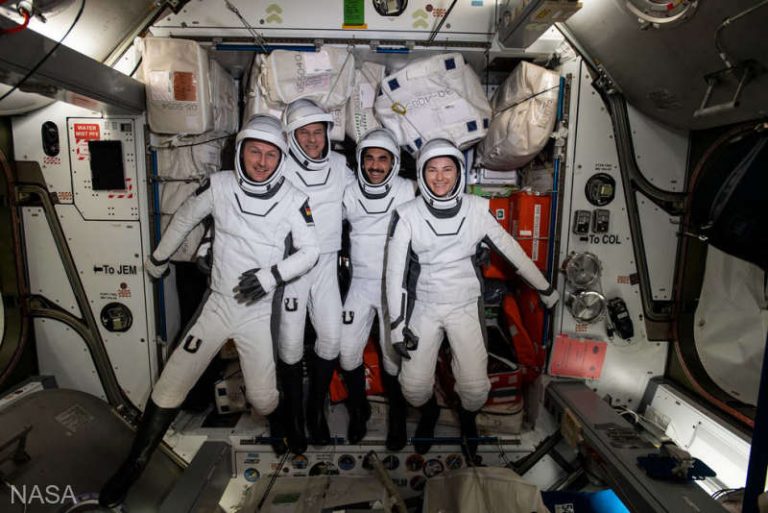 Patru astronauţi au revenit în siguranţă pe Terra la finalul unei misiuni de şase luni pe ISS